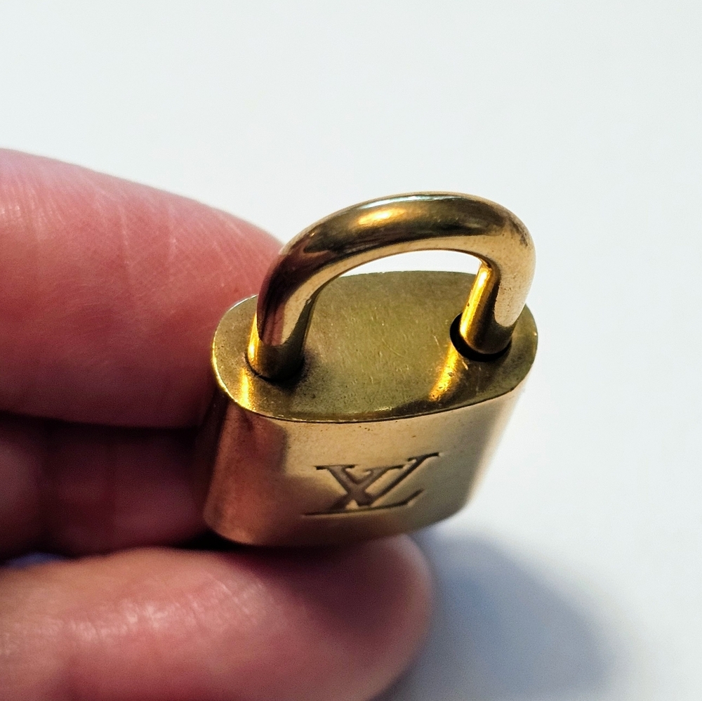 Louis Vuitton Brass Lock #340 EUC! - Picture 5 of 6